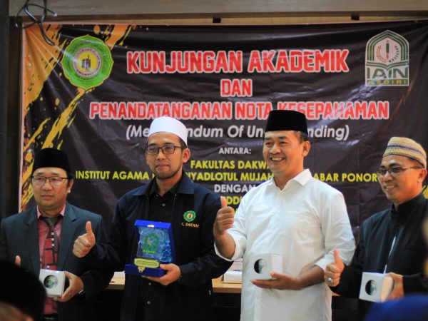 Kunjungan Akademik Dan Penandatanganan Nota Kesepahaman  (MEMORANDUM OF UNDERSTANDING) Fakultas Ushuluddin dan Dakwah IAIN  Kediri.